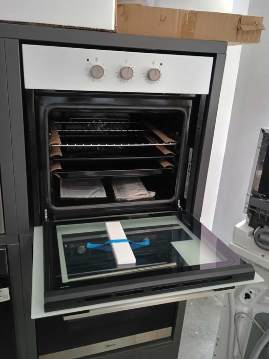 Нова Фурна за вграждане VOX 65L EBM2110W