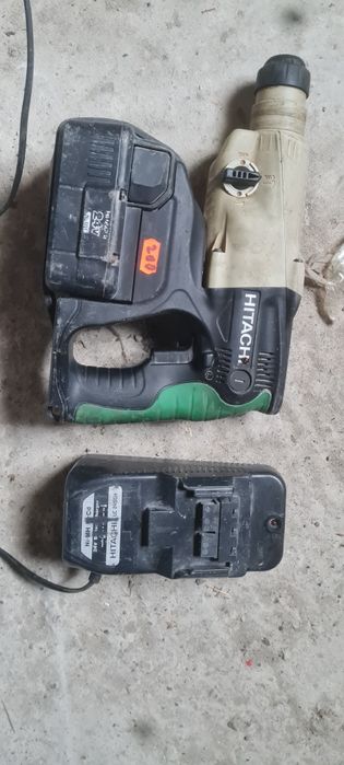 Hitachi  200 lei