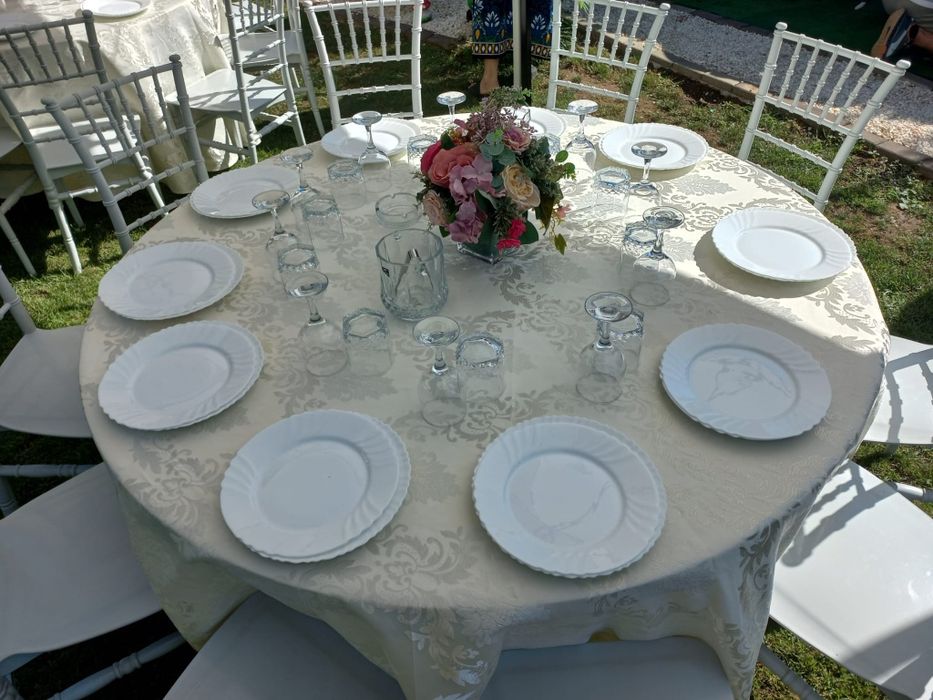 Închiriem corturi,mese,scaune,aranjamente floarale