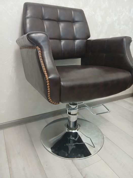 Продам парикмахерское кресло