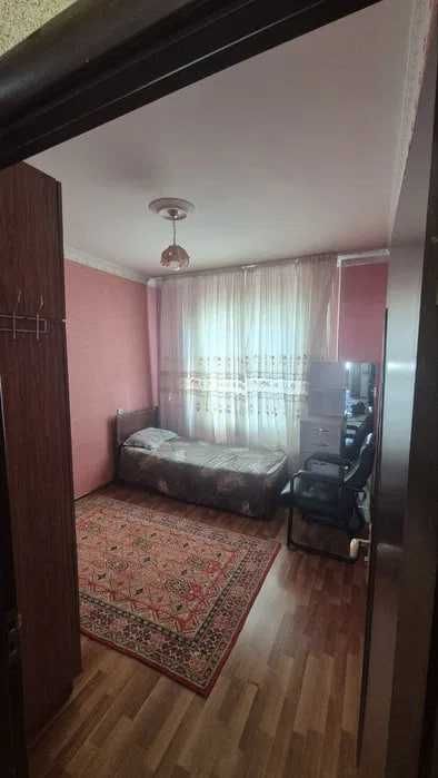 Продаётся квартира Юнусабад10 4 ком 4 этаж чистая квартира Срочно