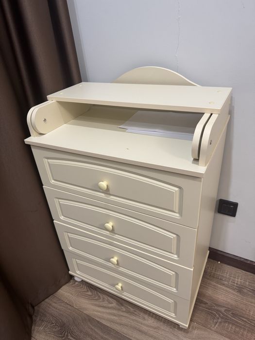 Продам диван ,комод и зеркало .