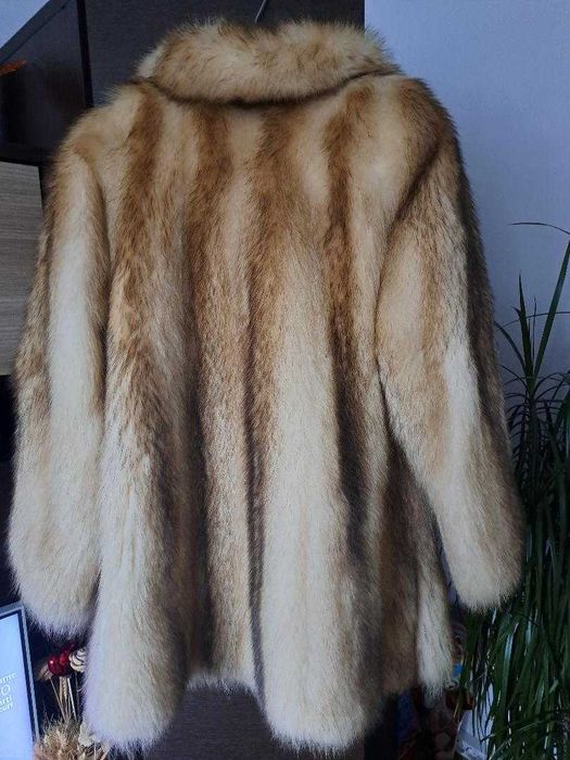 Vând haină damă din blană naturală