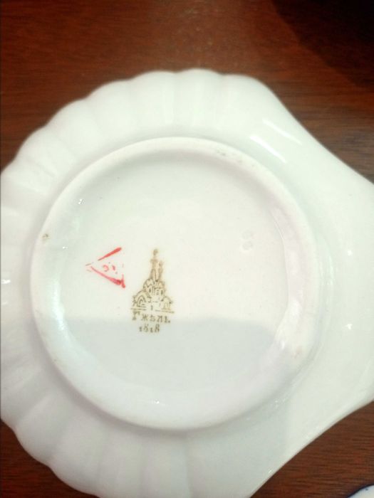 Сервировочная посуда Гжель