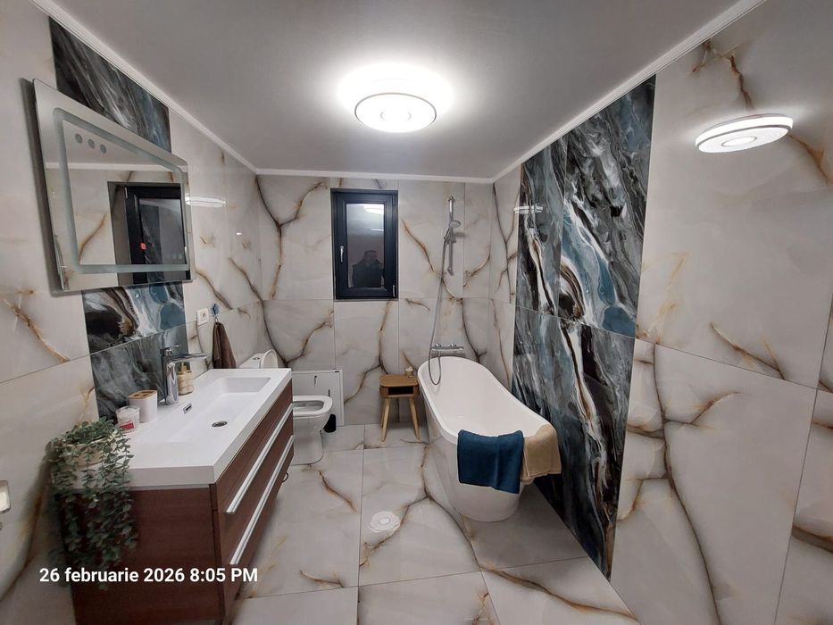 Închiriez jumătate de duplex