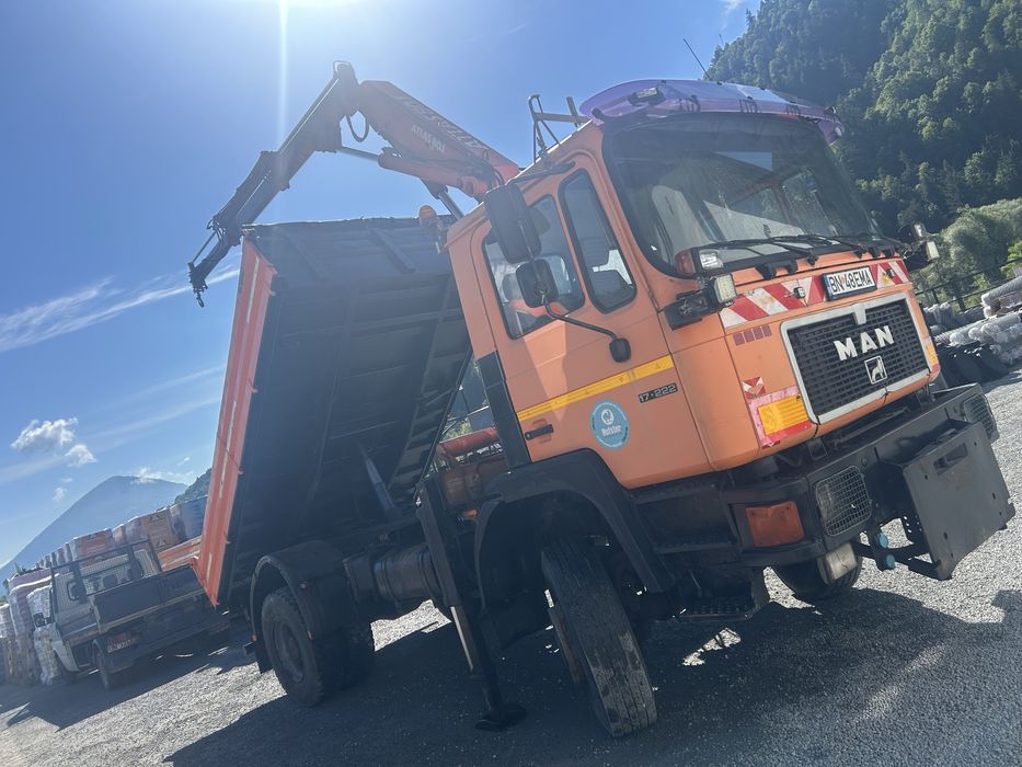 Basculă  MAN 4x4 cu macara.