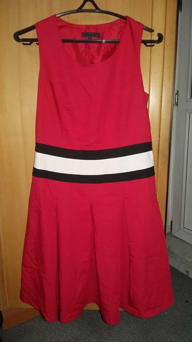 Продам платья красивые