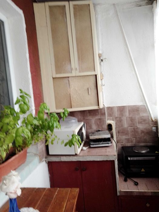 Дава двустаен апартамент под наем в центъра