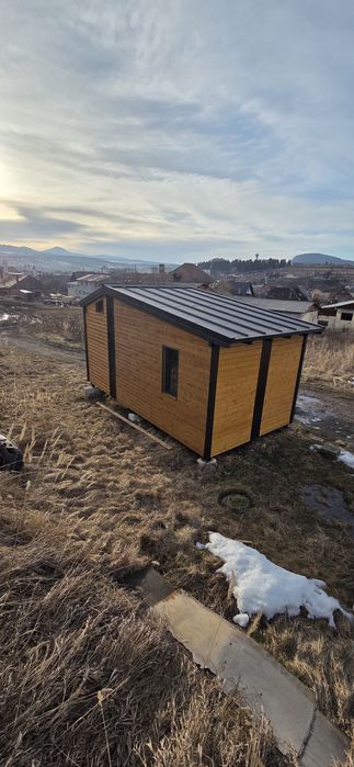 Casuta tip tiny house