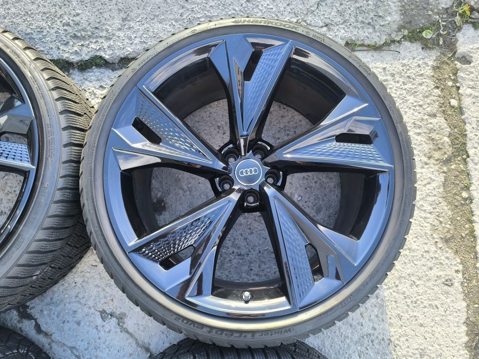 22 цола джанти със зимни гуми за AUDI RS6 C8 и RS7 C8