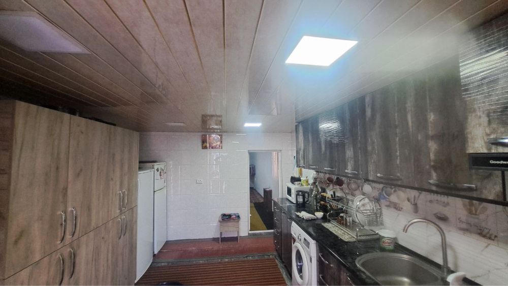 Парвоз махалля 8 комнат 5.3-сотих отличная локация