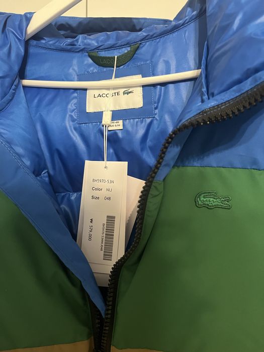 Пуховик бренда Lacoste