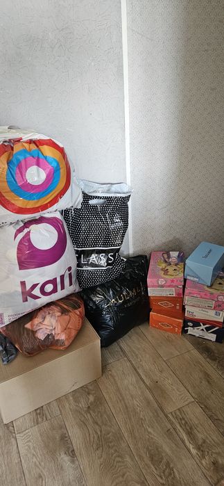 Одежда и обувь на девочку 3-5 лет