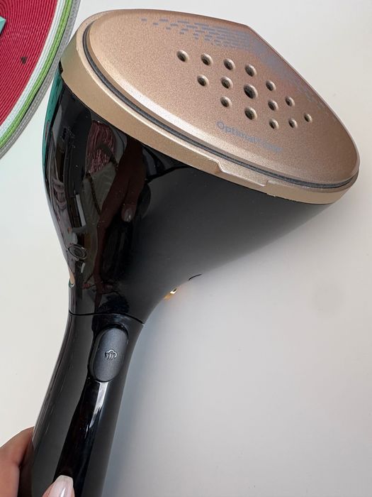 Вертикална ютия PHILIPS Series 7000 STH7060/80, 1500W, 0.2l, черно-златно