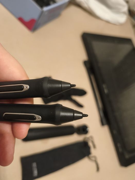 Продавам графичен дисплей XP-PEN Artist 22E Pro в много добро състояние.