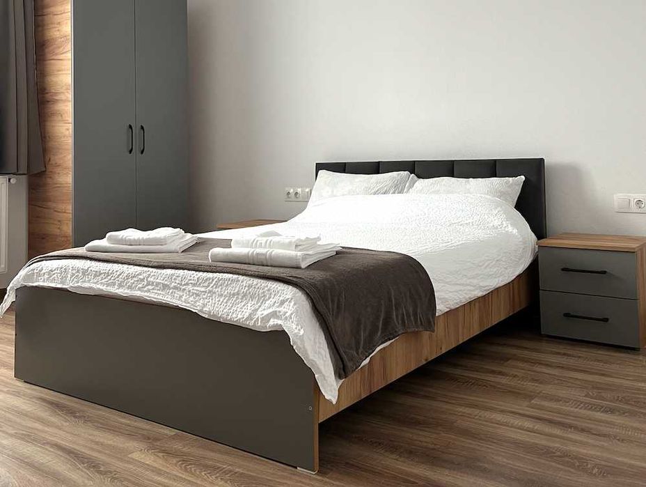 PAT Tapițat + Saltea Memorie 140x200 cm (gri + lemn) ca NOU (3 bucăți)