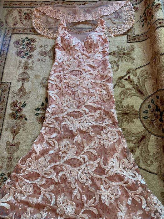 Продаётся новое платье