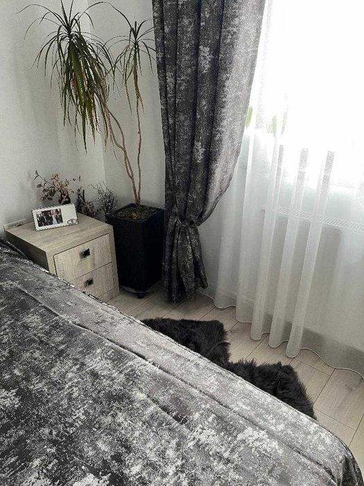vand draperie si cuverturi noi,draperia  este cu capse pt galarie