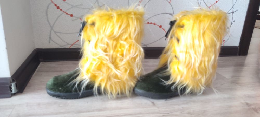 Продам три пары валенок