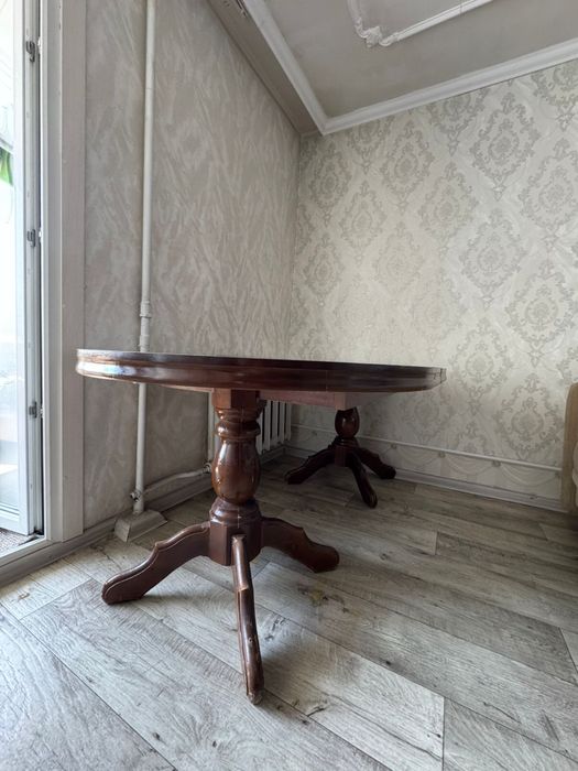 Продам стол и стулья 6 шт