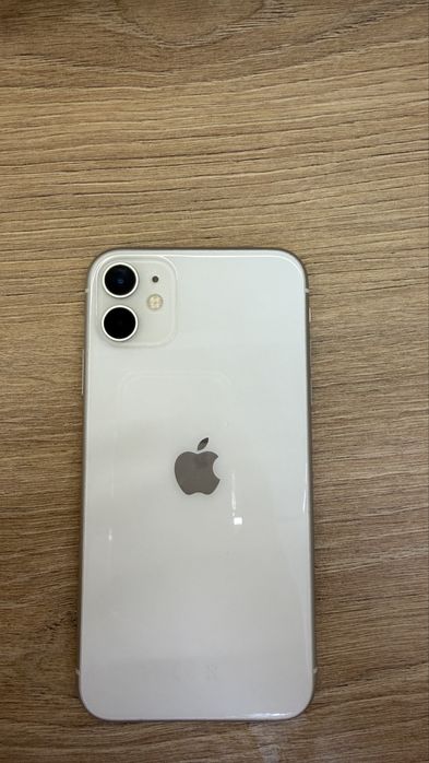 iPhone 11 в белым цвете