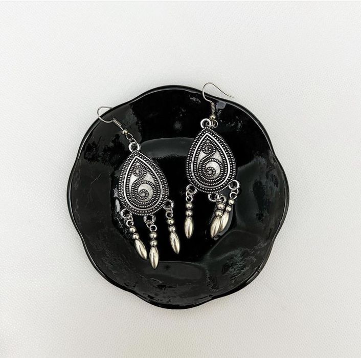 Ұлттық нақыштағы қол өнер - сырғалар