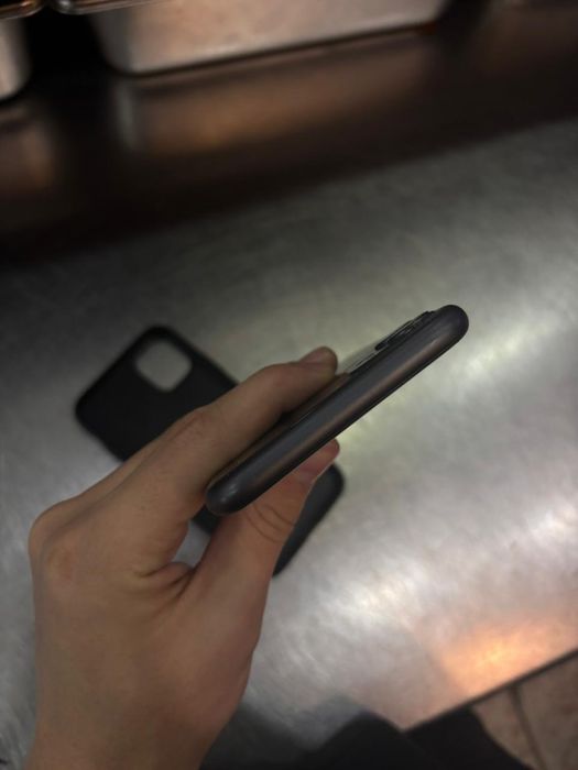 Продам Iphone 11