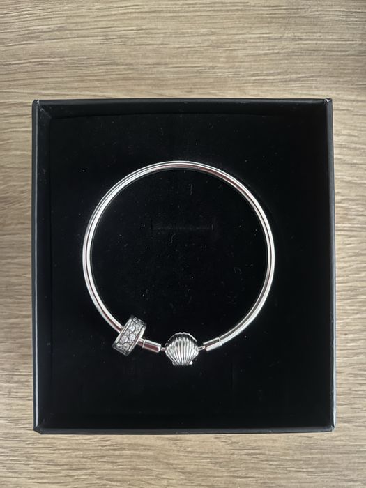 Сребърна гривна с талисман сърце