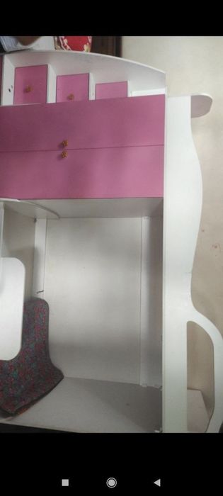 Mebel sotiladi..