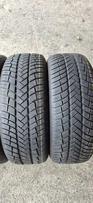 4 anvelope iarna Vredestein 235/55/17,dot 2020.Pretul este pe bucata.