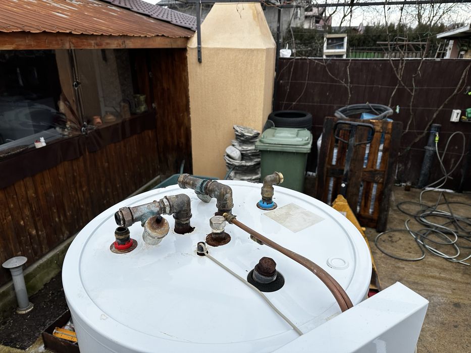 De vinzare boiler termo electric  de 250l+ panou solar