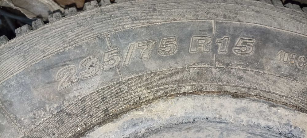 Продам диски с резиной 235/75 R15 УАЗ
