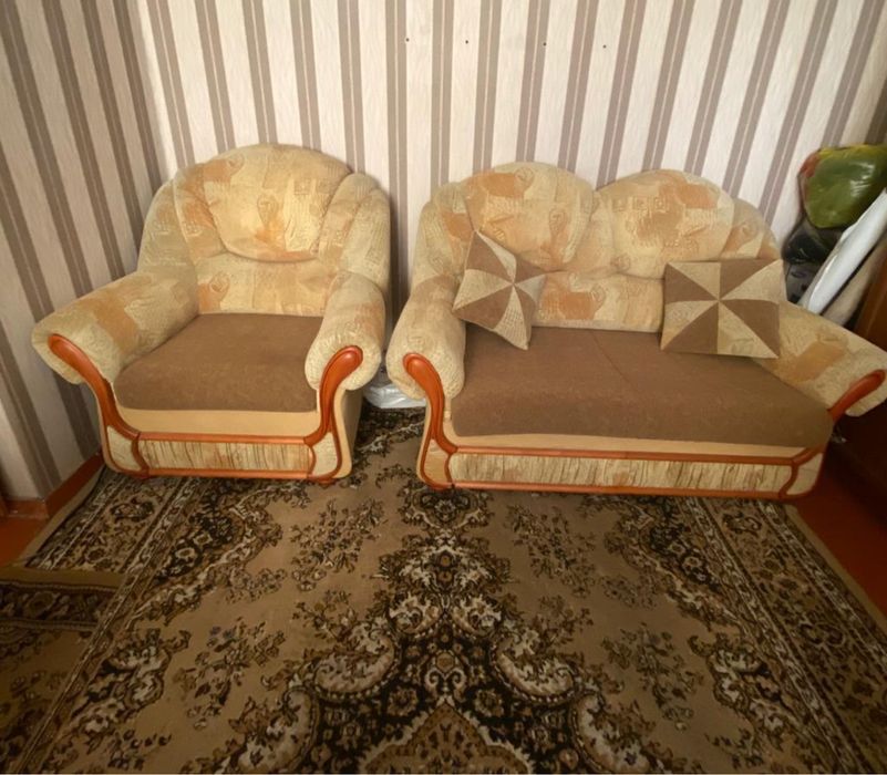 Продам диваны с креслом