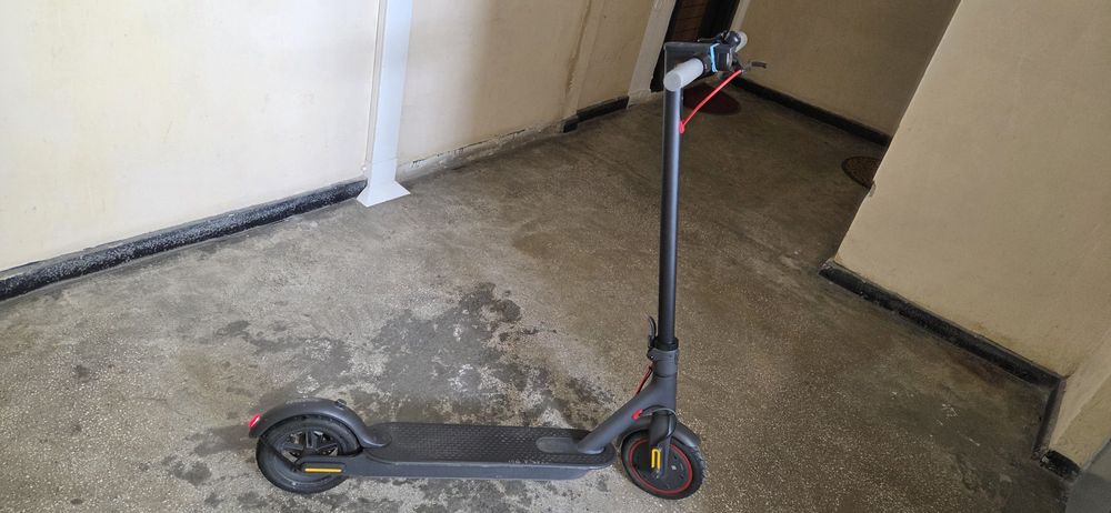 Trotineta electrica Xiaomi Mijia M365 PRO