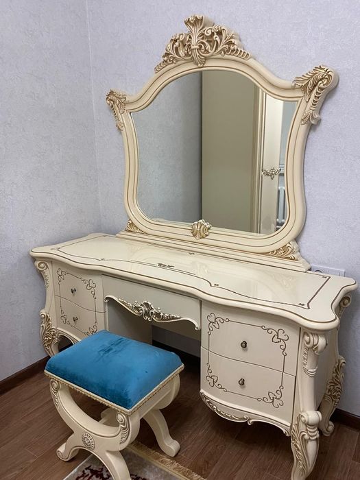 Спальный гарнитур сатылады