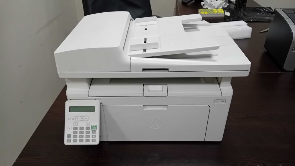 Като нов! Лазерен принтер 3в1 HP LaserJet Pro MFP M130fn с мрежа и ADF