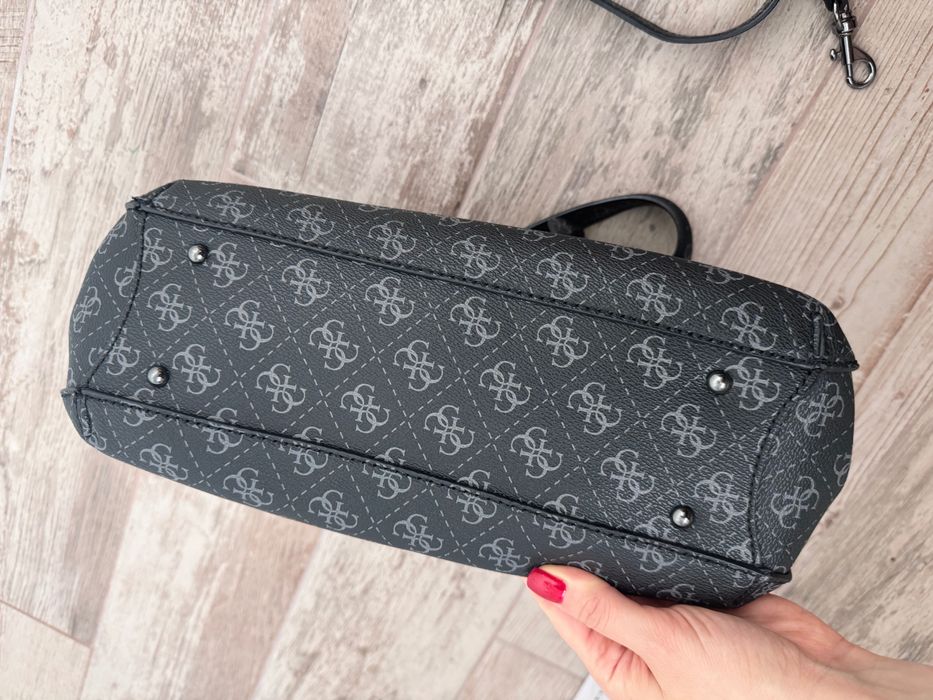 Дамска Чанта Guess