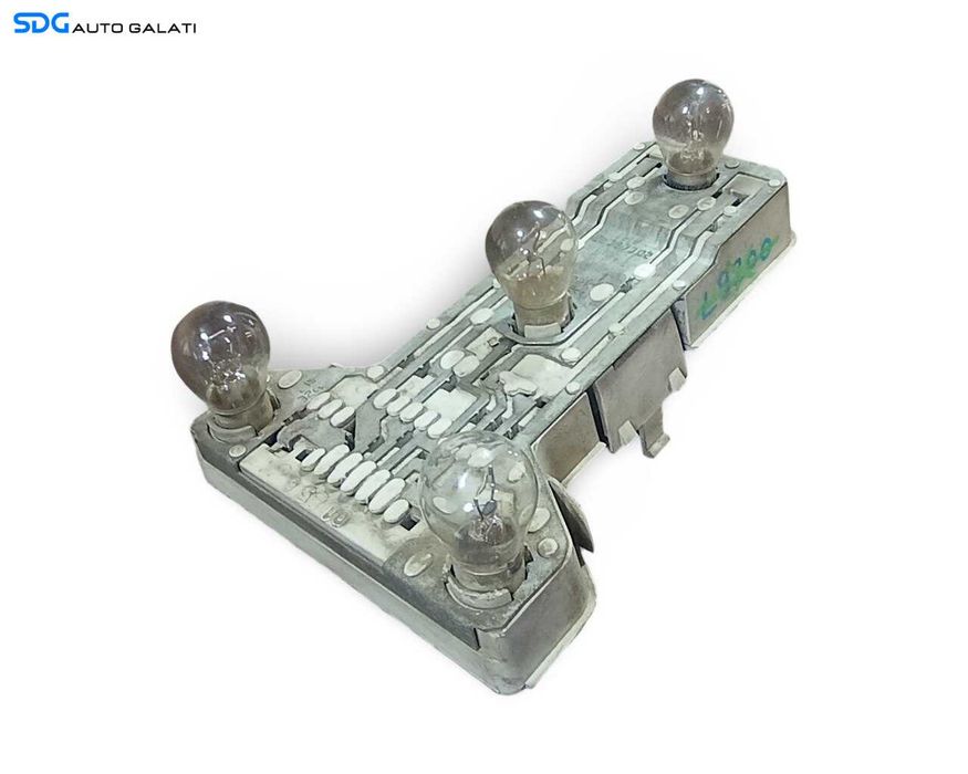Soclu Suport Bec Becuri Stop Tripla Stanga Volkswagen Passat B5 1997 - 2001 Cod 3B5945257 [LR9416]