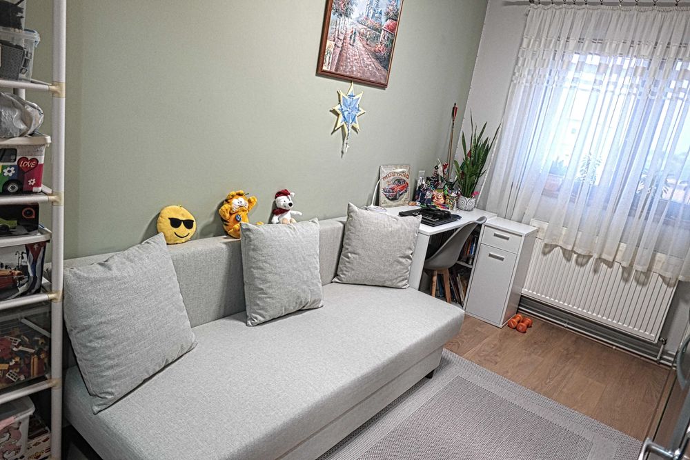 Vând apartament 5 camere + 1 sau 2 garaje la demisol (Vlaicu-Stupilor)
