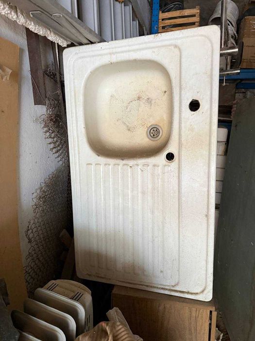 Мойка ракви эмалированная б/у, отличном состоянии с каркасными ножками