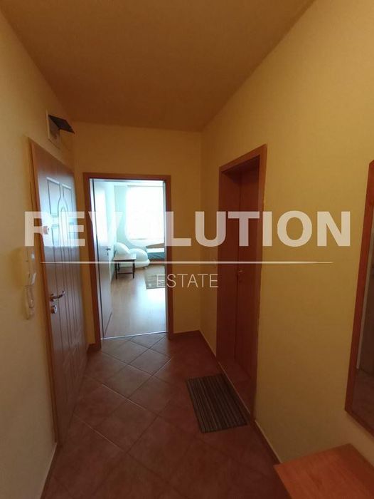 Дава се под наем Двустаен апартамент в Варна, Левски - 70 кв.м за 500 € - Снимка #4