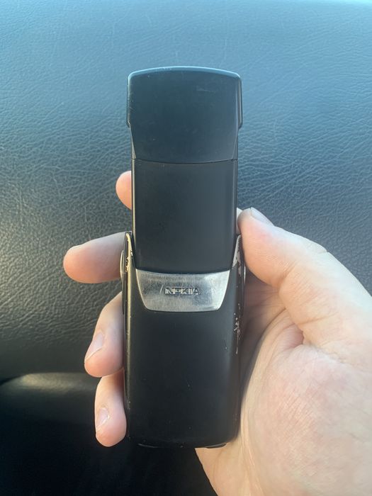 Nokia 8910i состояние средние нужно поставить батарейку