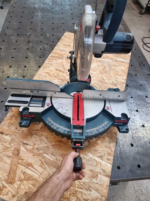 Circular Stationar Pendul Bosch Acumulatori Milwaukee M18 V