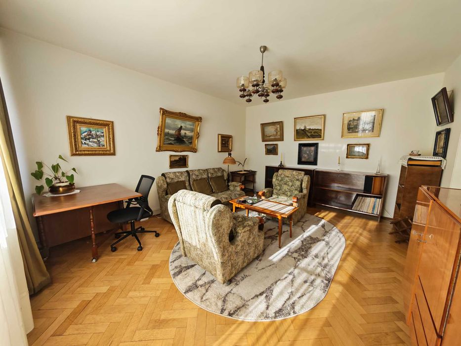 Apartament 2 camere decomandat, semicentral, cartier Plopilor – oază de liniște, verde și artă