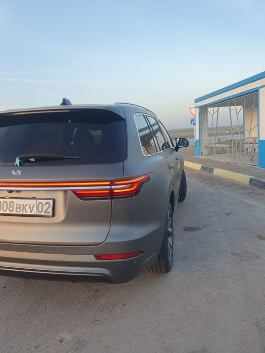 Автомобиль Li one