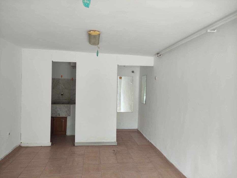 Дава се под наем Магазин в Пловдив, Въстанически - 20 кв.м за 178.5 € - Снимка #2