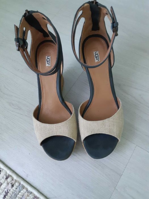 UGG Кожени сандали на платформа