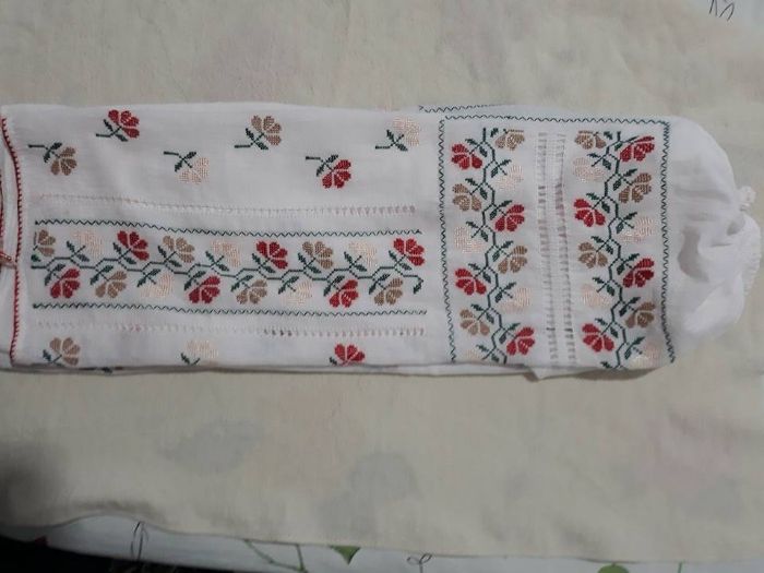 Ie Traditional Romaneasca