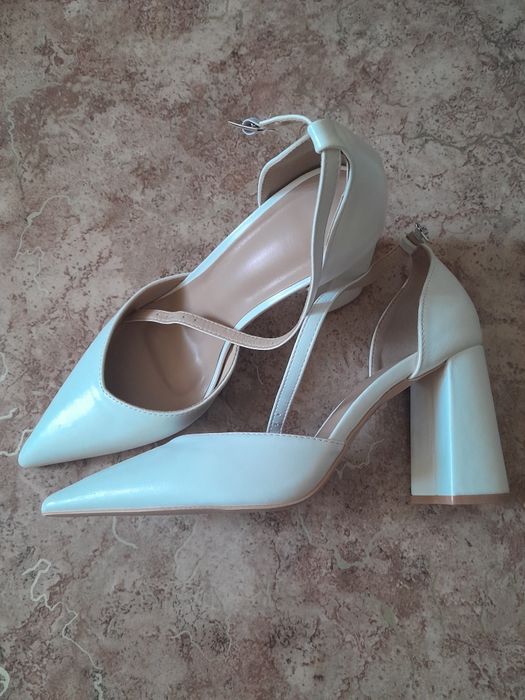 Туфли женские белые