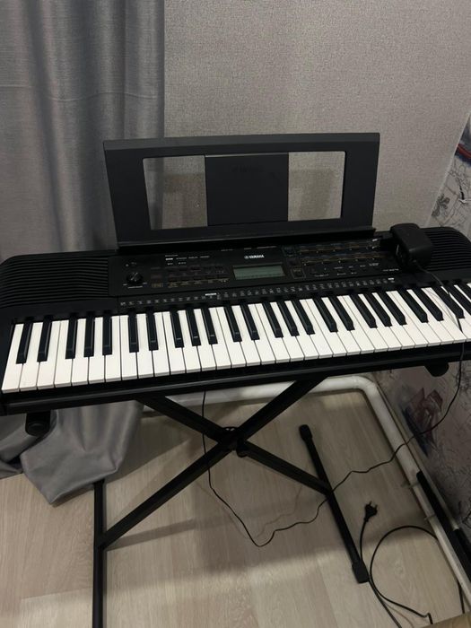 Продам синтезатор